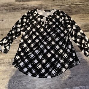 Chic Black and White Grid Blouse